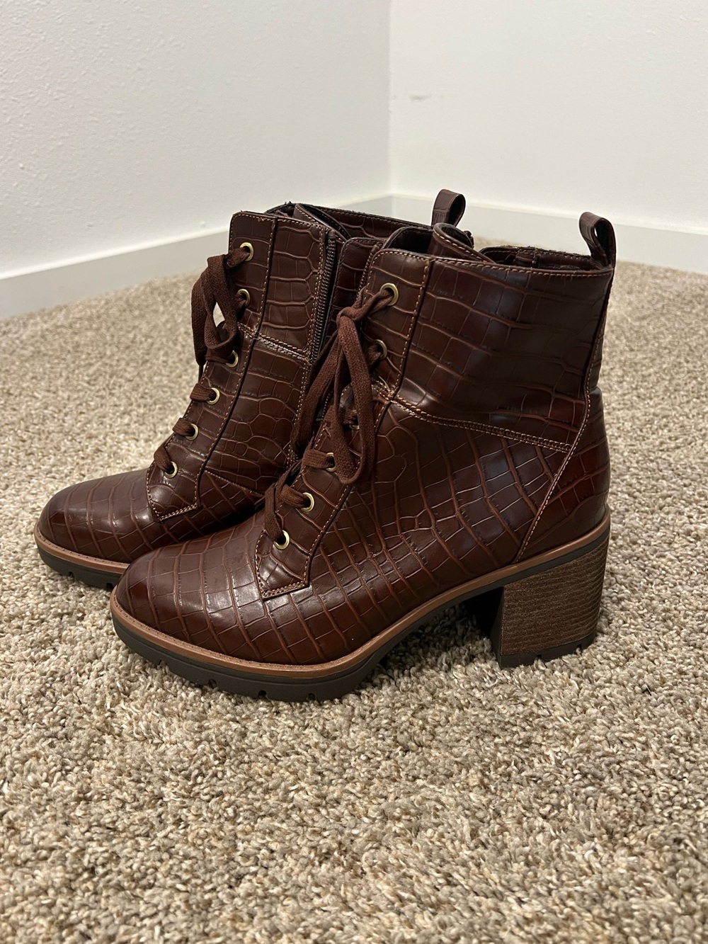Naturalizer Women's Callie Lug Sole Booties Brown Croco women’s size 10